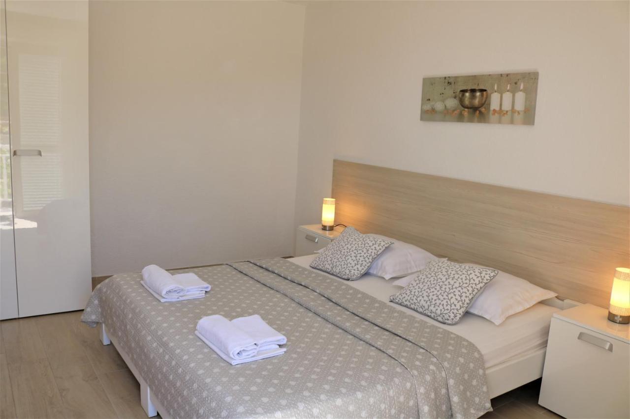 Apartments Irma Baska Voda Luaran gambar
