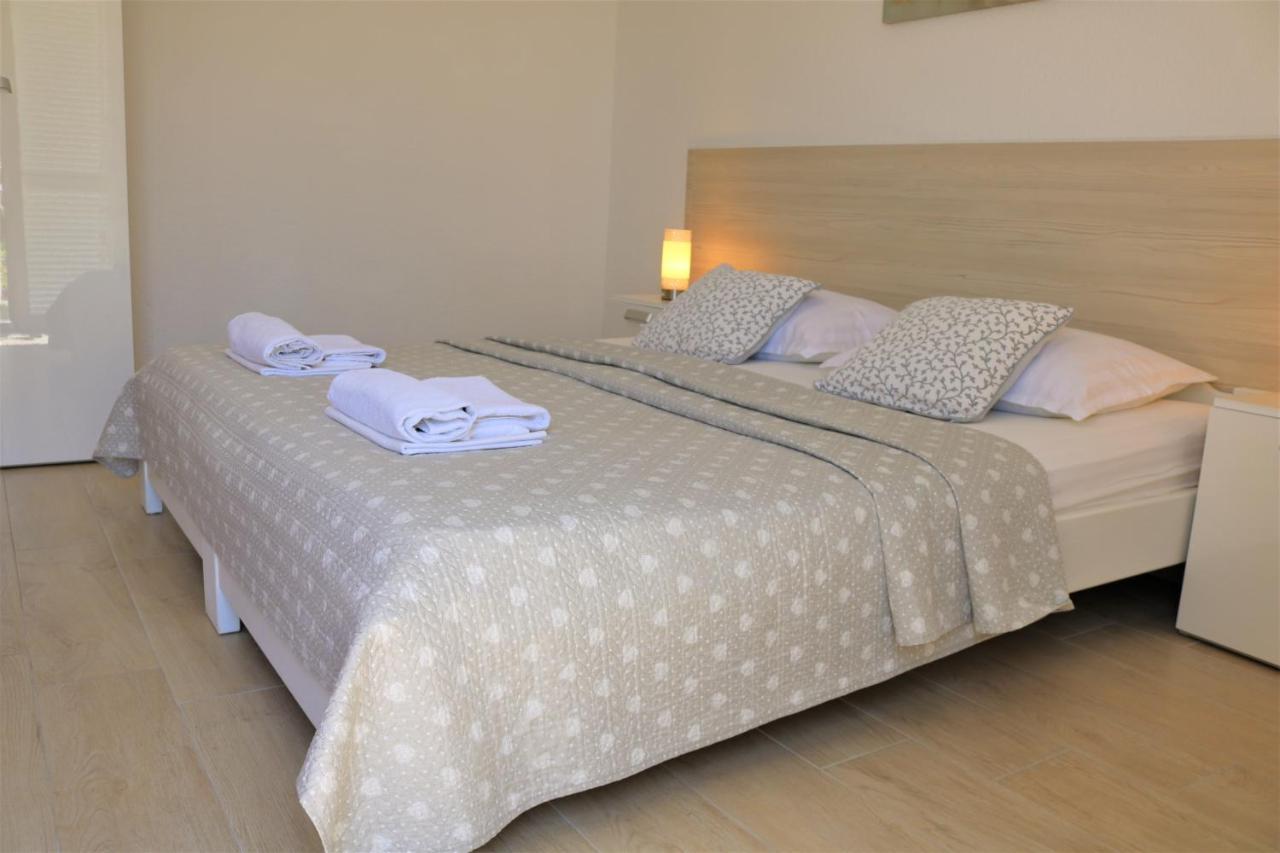 Apartments Irma Baska Voda Luaran gambar