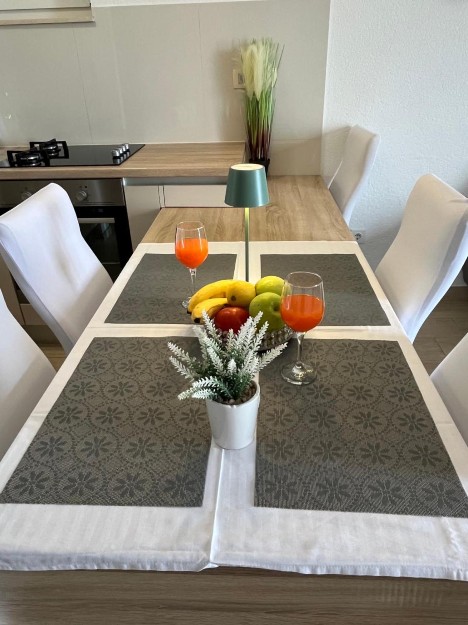 Apartments Irma Baska Voda Luaran gambar