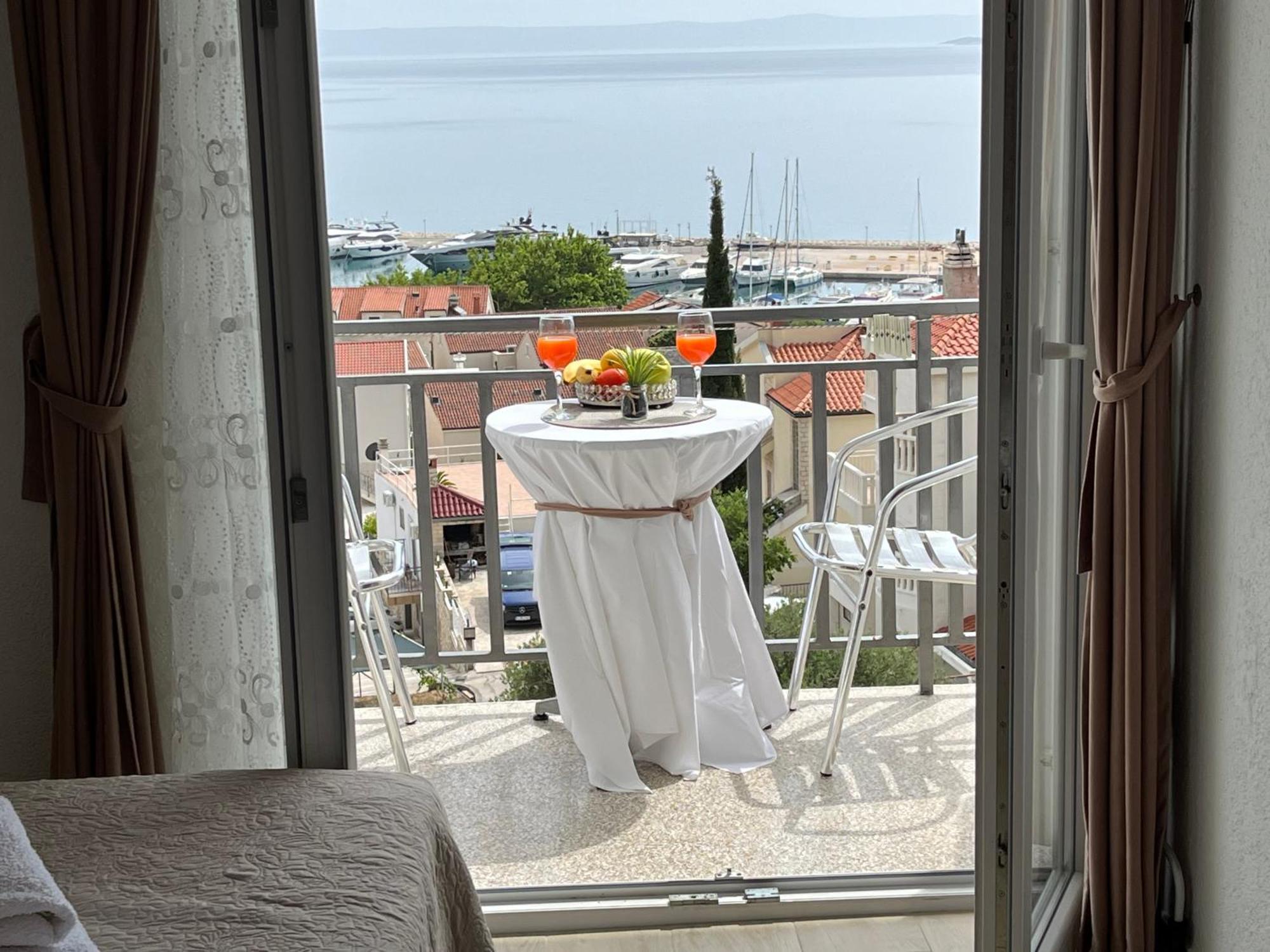 Apartments Irma Baska Voda Luaran gambar