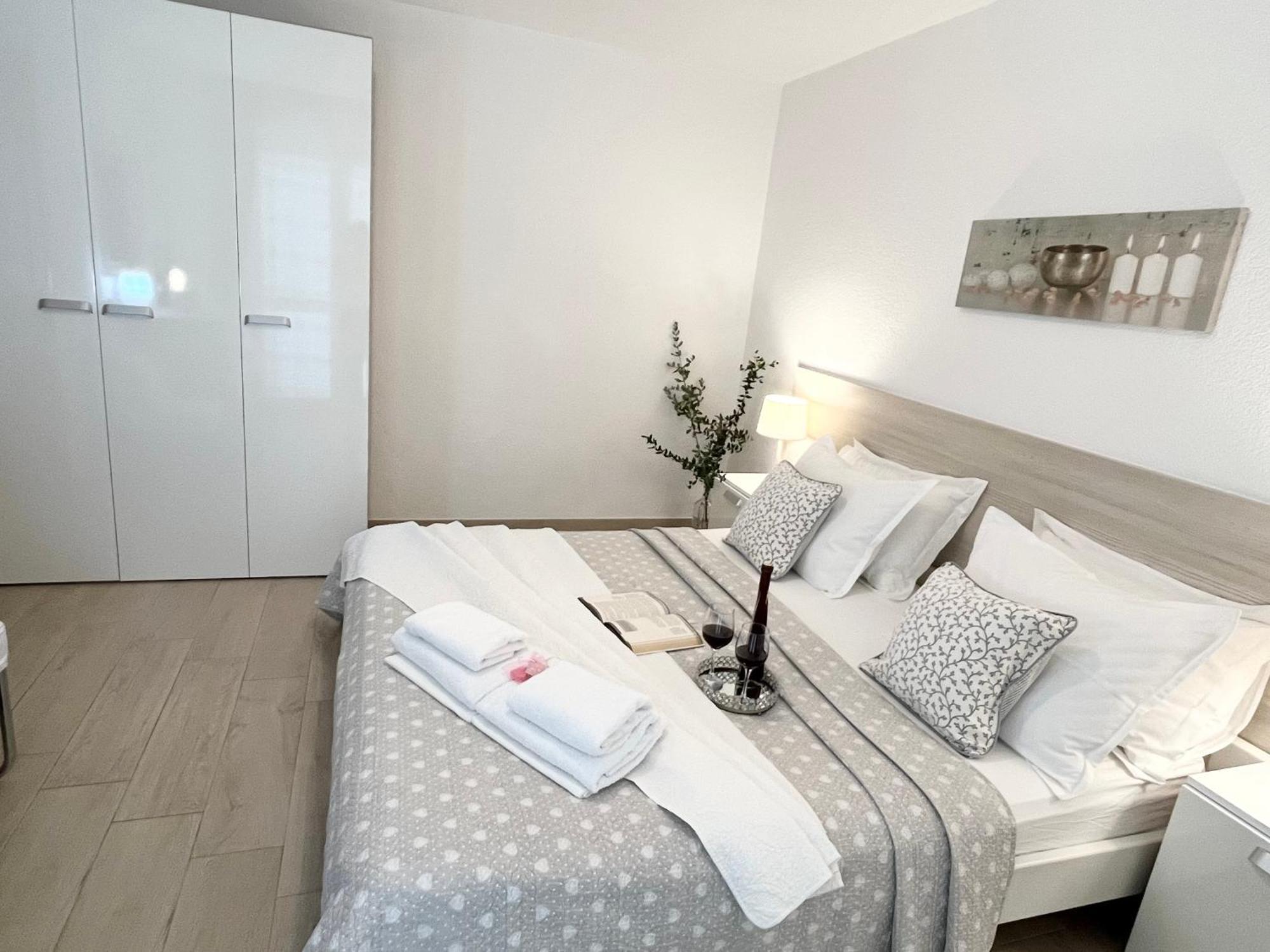 Apartments Irma Baska Voda Luaran gambar