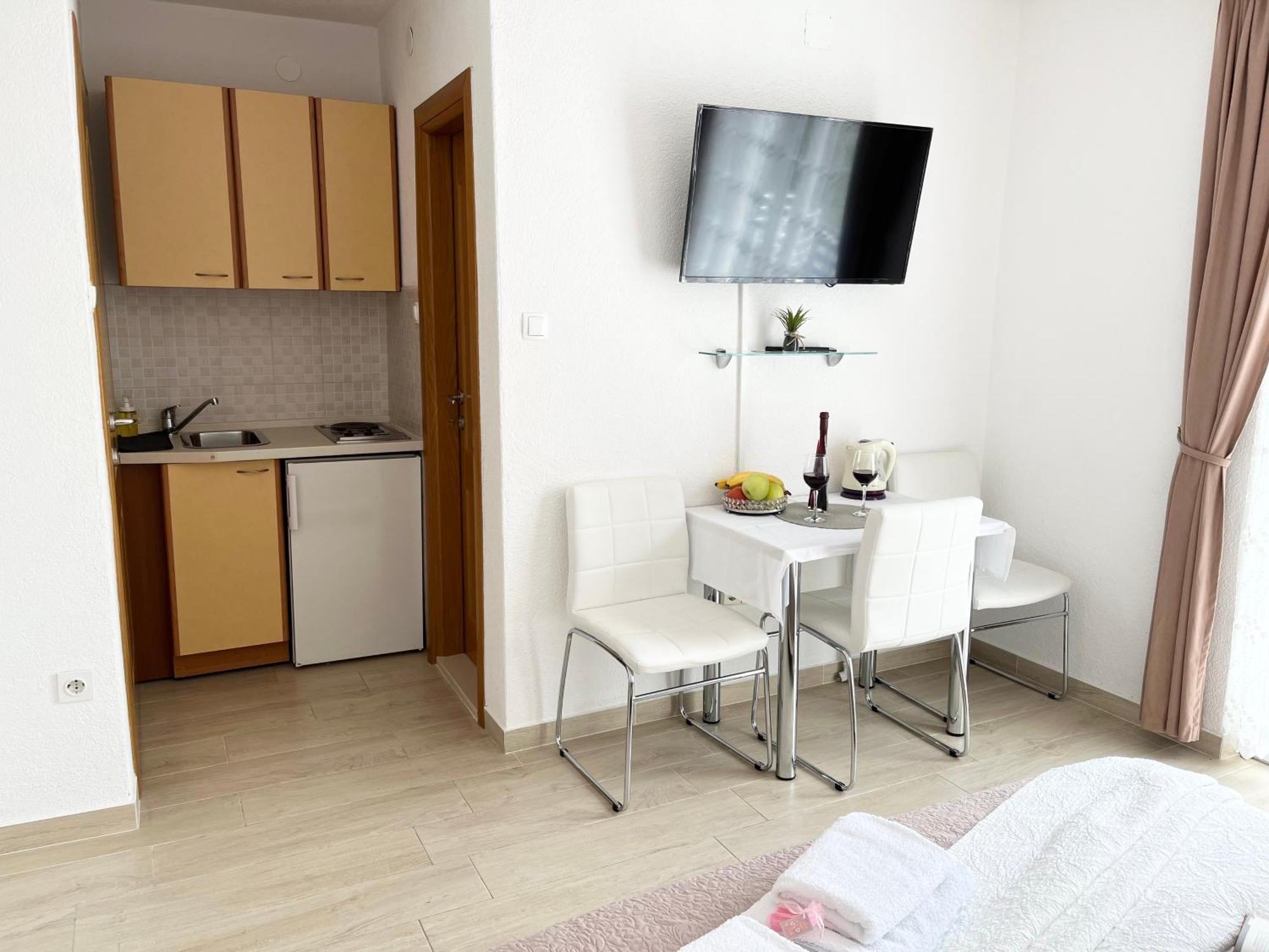 Apartments Irma Baska Voda Luaran gambar