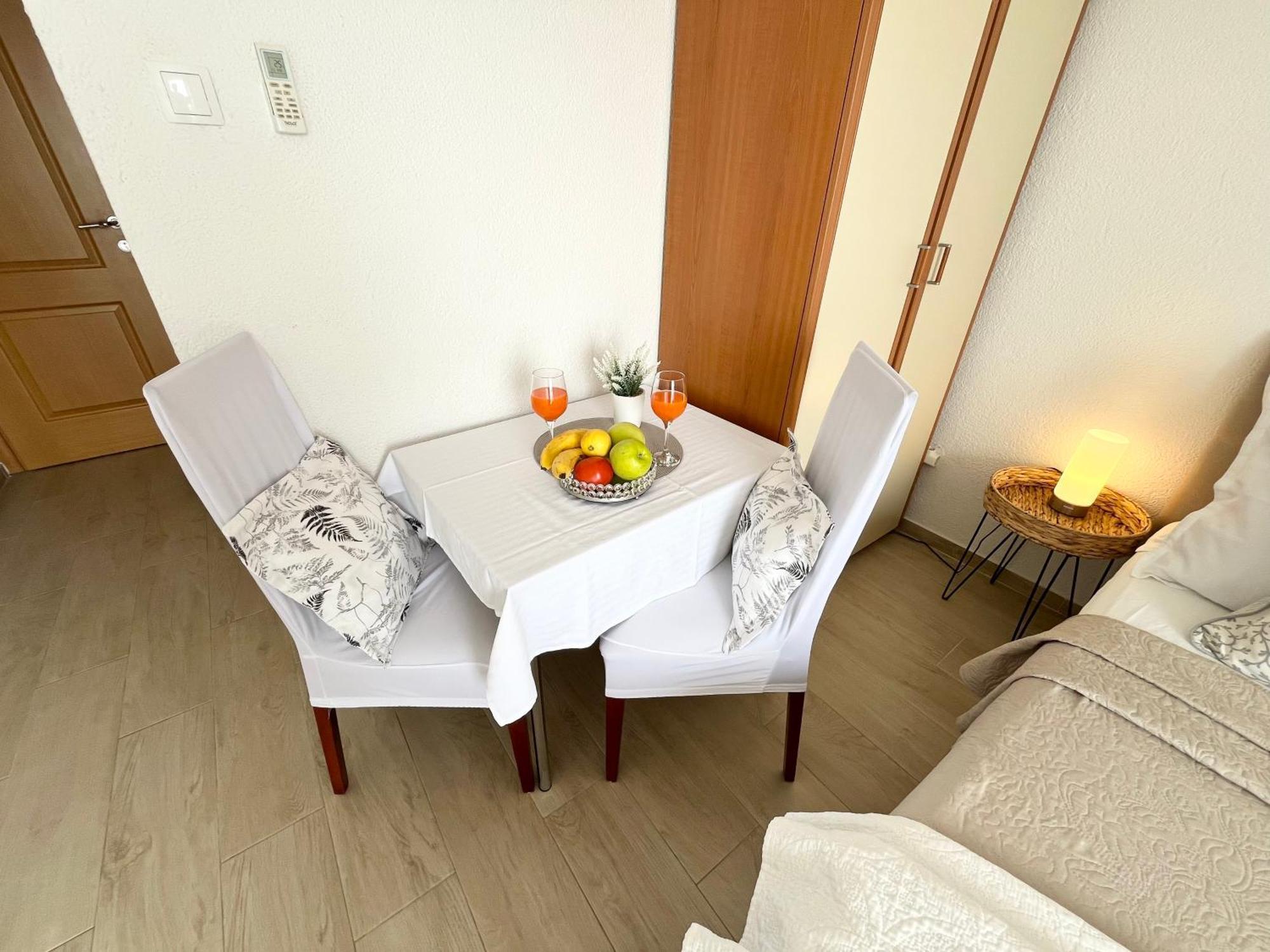 Apartments Irma Baska Voda Luaran gambar