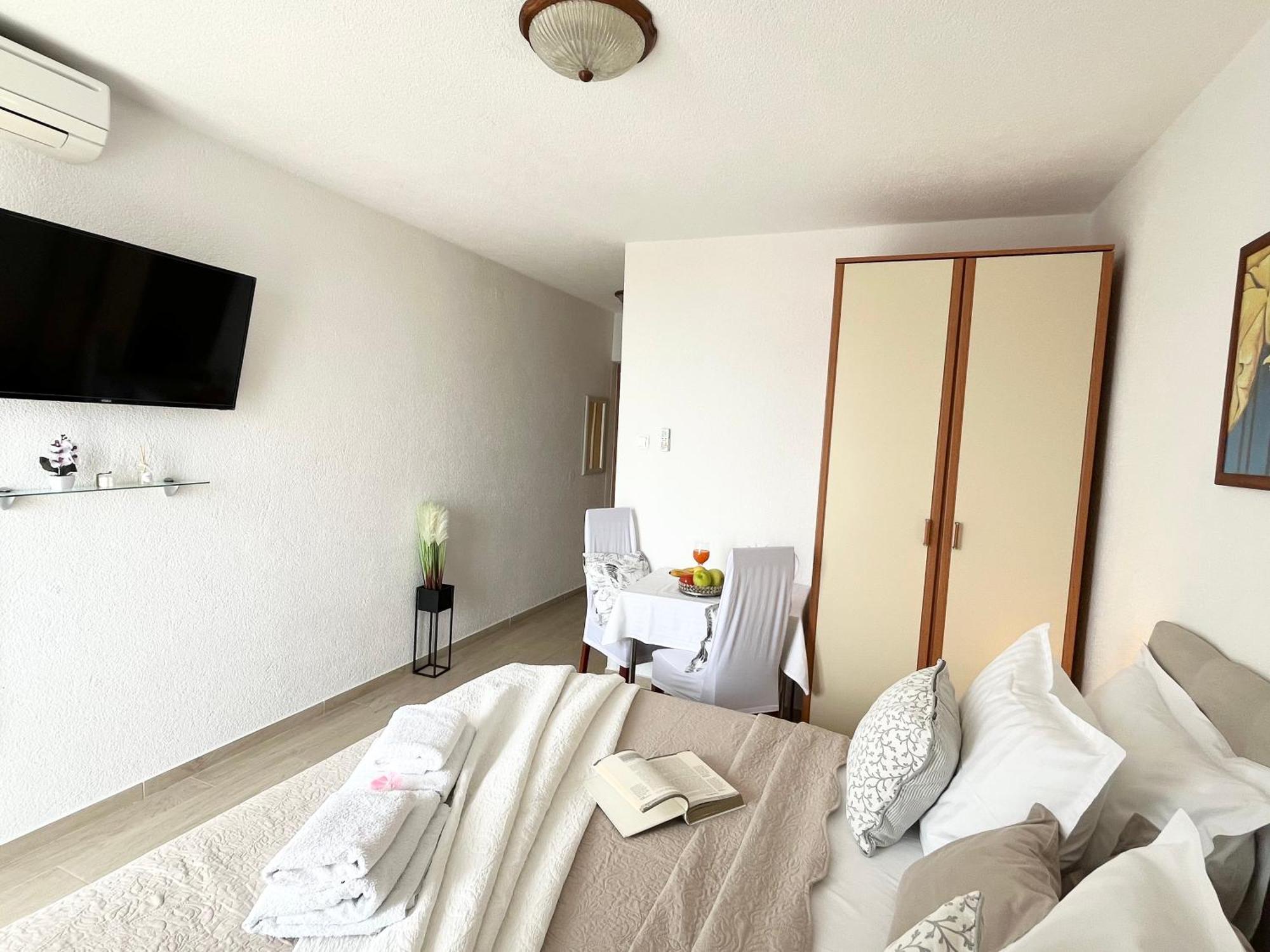 Apartments Irma Baska Voda Luaran gambar